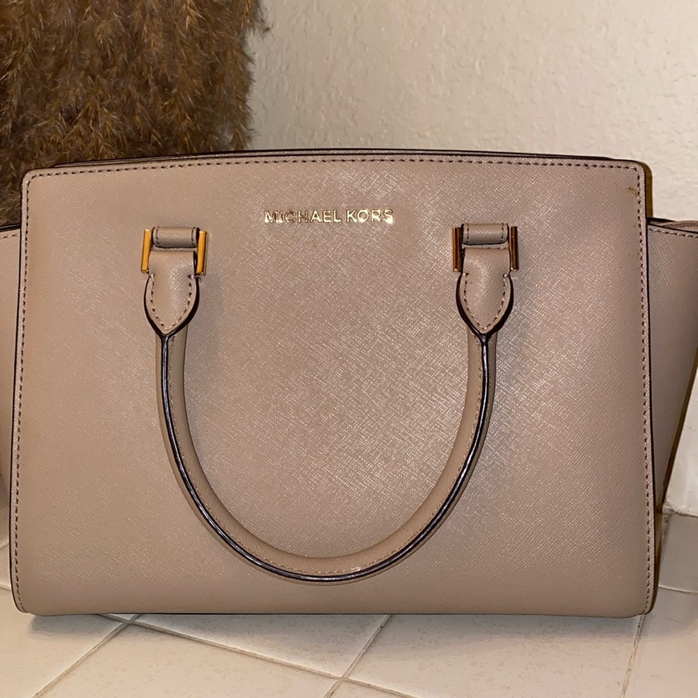 MICHAEL KORS BEIGE SATCHEL ♡